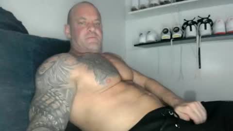 Snapshot of strongandhard073 chatting on February 11, 5:29 pm StrongAndHard online show from February 11, 5:29 pm