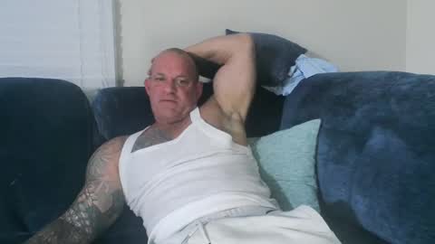 Snapshot of strongandhard073 chatting on October 4, 11:24 pm StrongAndHard online show from October 4, 11:24 pm