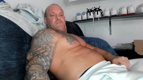 Snapshot of strongandhard073 chatting on December 22, 4:27 pm StrongAndHard online show from December 22, 4:27 pm