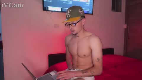 stronghardlatino online show from October 14, 2:03 am