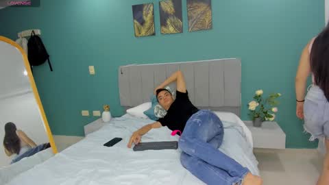 Strong Couple online show from February 19, 2:33 am