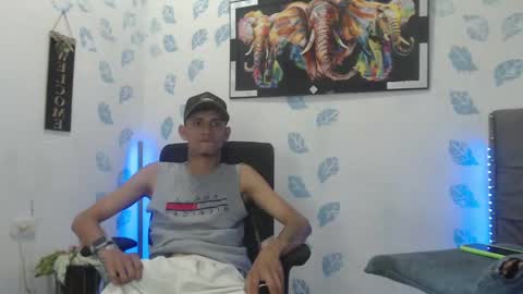 Snapshot of stuart_17 chatting on October 7, 2:46 pm stuart_17 online show from October 7, 2:46 pm