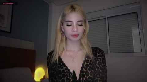 Sofa online show from April 2, 12:18 am