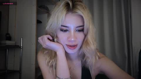 Sofa online show from April 11, 8:57 pm