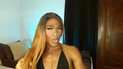 Suanny Klatten  It is my account independent  online show from December 3, 12:09 am