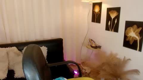 ISABEL online show from December 17, 3:57 am