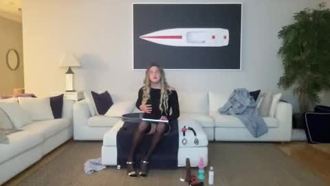 Sissy Isabella online show from November 6, 4:59 am