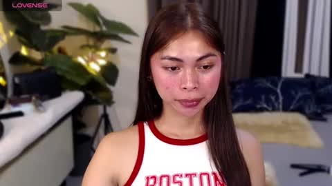 Snapshot of suckablechick chatting on January 25, 9:57 am Marry online show from January 25, 9:57 am