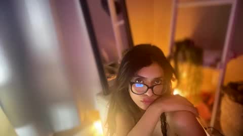 SaraSabeen online show from December 17, 10:43 pm