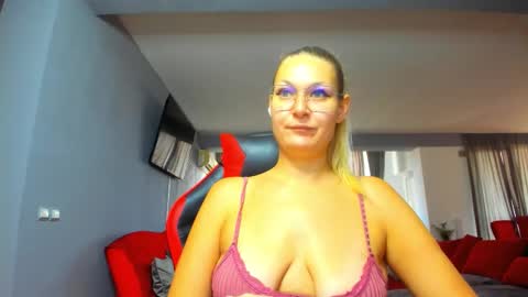 Snapshot of sugar_mayy chatting on October 23, 8:16 am May online show from October 23, 8:16 am
