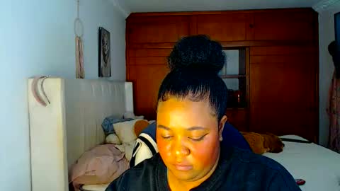 Cami   Back in 2 hours online show from December 5, 7:07 am