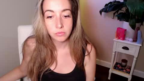 Mia online show from September 12, 1:46 pm