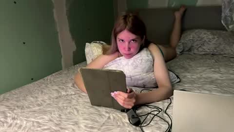Sexy Nurse Girl online show from June 20, 7:09 pm