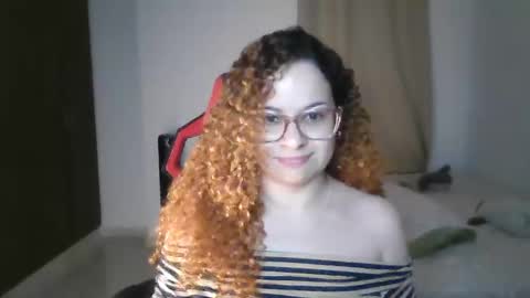 Snapshot of sultrysecrets_ chatting on December 4, 1:30 am Ann online show from December 4, 1:30 am