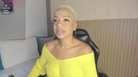 Snapshot of summer_night_ chatting on October 21, 11:37 am Summer online show from October 21, 11:37 am