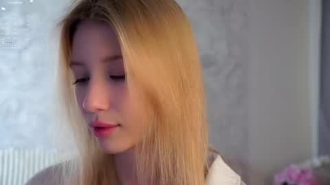 Lily online show from April 19, 3:13 pm