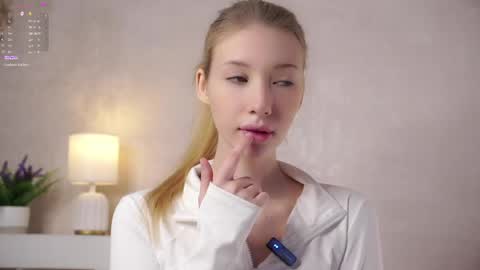 Lily online show from May 27, 2:36 pm