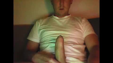 Snapshot of sunnygun0 chatting on December 19, 10:00 pm sunnygun0 online show from December 19, 10:00 pm