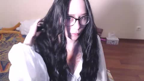 Hella online show from November 8, 7:06 pm