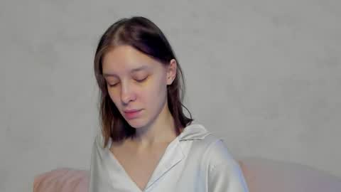 Una online show from February 4, 4:05 am