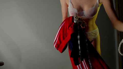 Una online show from January 12, 3:39 am