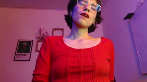 Snapshot of susana_w chatting on December 4, 12:46 am susana_w online show from December 4, 12:46 am