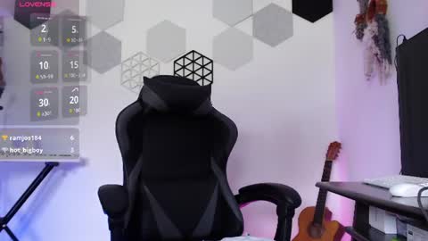 Susana hendrix    online show from June 10, 6:40 pm