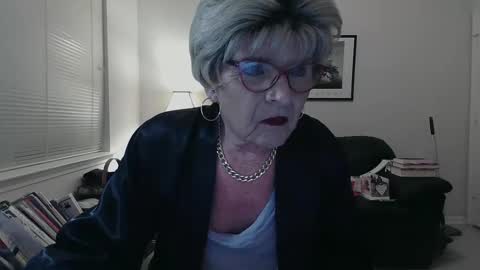 Snapshot of susanandlisa chatting on January 31, 1:01 am sexualsusan online show from January 31, 1:01 am