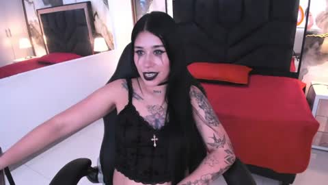 susanvilla online show from June 10, 7:57 pm