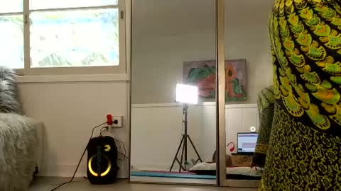 Susie and Lacey online show from August 1, 2:57 am
