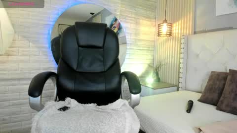   online show from April 15, 12:19 pm