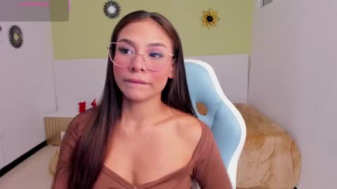 Snapshot of sussy_sweet4u chatting on September 15, 10:39 am sussy_sweet4u online show from September 15, 10:39 am