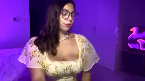 susyli online show from October 17, 4:33 pm