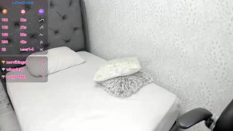 S U Z E T  online show from February 7, 8:12 pm