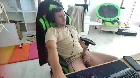 swaicy1990 online show from June 24, 8:54 am
