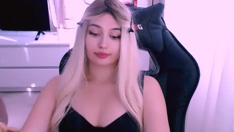 Snapshot of sweeet_baby0 chatting on October 13, 6:15 am Kate online show from October 13, 6:15 am