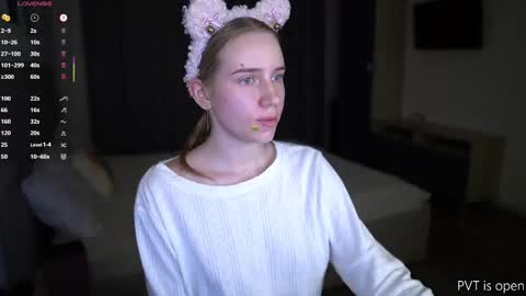 Snapshot of sweet__michelle chatting on October 31, 10:43 pm Michelle online show from October 31, 10:43 pm