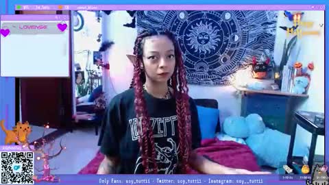 Snapshot of sweet_bluee chatting on October 12, 3:59 pm Tutti online show from October 12, 3:59 pm
