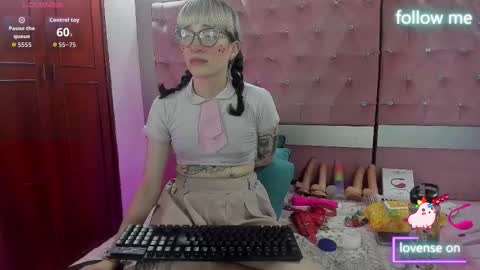  emmili  online show from November 25, 12:15 pm