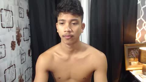 Snapshot of sweet_guyxx chatting on October 8, 6:08 am sweet_guyxx online show from October 8, 6:08 am