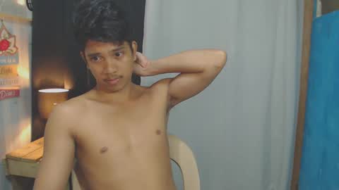 Snapshot of sweet_guyxx chatting on January 9, 3:23 pm sweet_guyxx online show from January 9, 3:23 pm