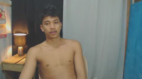 Snapshot of sweet_guyxx chatting on January 21, 4:05 pm sweet_guyxx online show from January 21, 4:05 pm