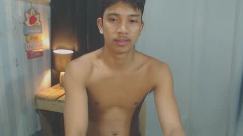 Snapshot of sweet_guyxx chatting on February 3, 4:31 pm sweet_guyxx online show from February 3, 4:31 pm