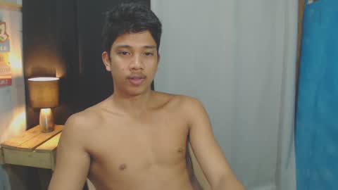 Snapshot of sweet_guyxx chatting on January 5, 4:38 pm sweet_guyxx online show from January 5, 4:38 pm