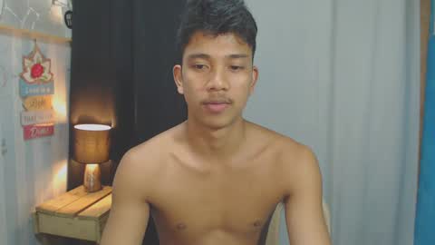 Snapshot of sweet_guyxx chatting on January 19, 3:21 pm sweet_guyxx online show from January 19, 3:21 pm