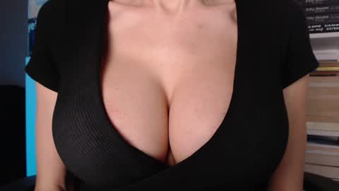 Jen online show from March 19, 2:44 pm