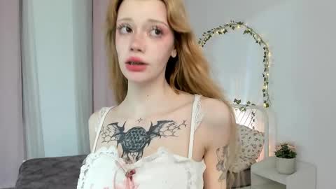 Melissa. Join me on Fansly link in social medias online show from March 18, 9:20 pm