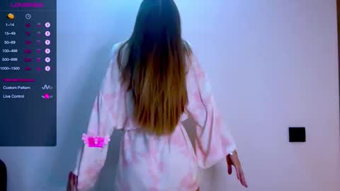 Mia online show from October 22, 12:18 pm