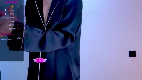 Mia online show from November 5, 12:07 pm