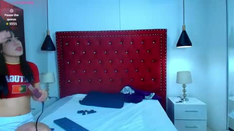 sweet_paradisex5 online show from June 30, 7:12 pm